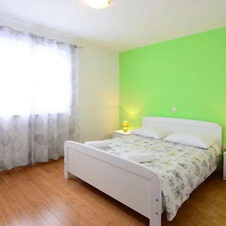 Apartment Vodanovic *